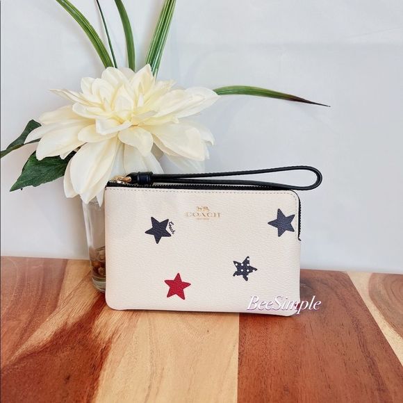 NWT Coach Corner Zip Wristlet With American Star Print‎ - Picture 1 of 5